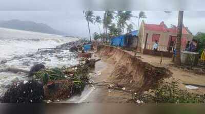 Sea erosion threatens homes in Uttara Kannada village