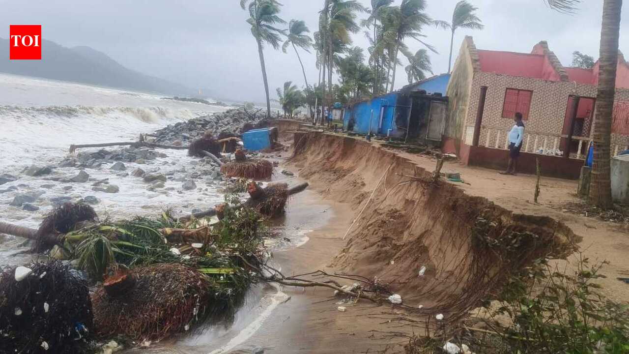 Sea erosion threatens homes in Uttara Kannada village