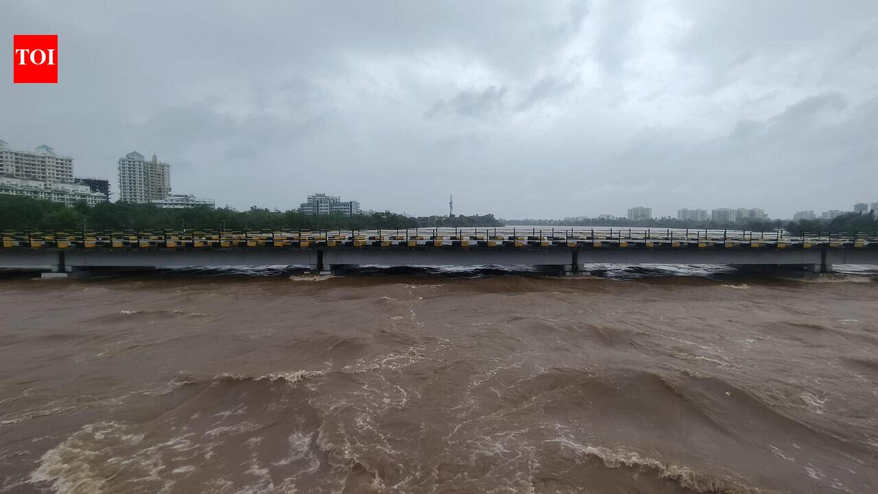 Ulhas river crosses danger level, 250 evacuated in Badlapur
