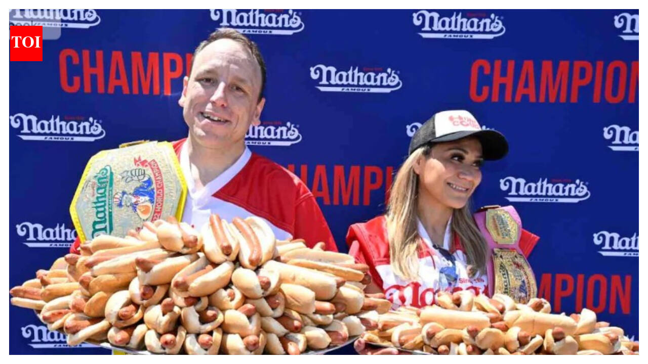 66 Hot Dogs in 10 minutes? This is what the duo did to win a whopping Rs 9.5 lakh reward