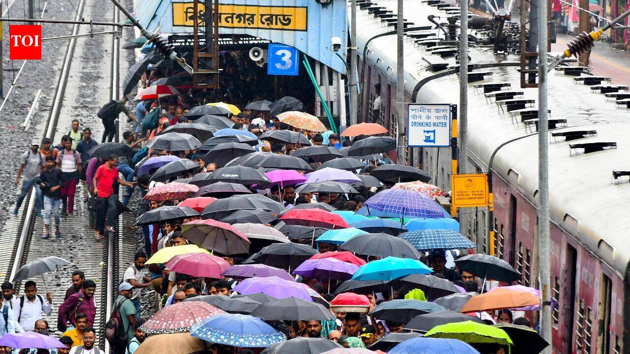 Kolkata sees 48mm rainfall as depression lowers temp