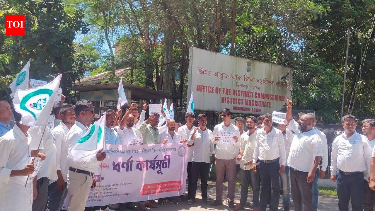 AASAA hits Dibrugarh streets, renews demand for ST status &amp; Rs 551 daily wage for tea workers