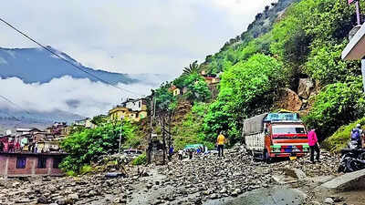 Heavy rain triggers landslide near Kwar power project site, blocks Doda-Kishtwar highway