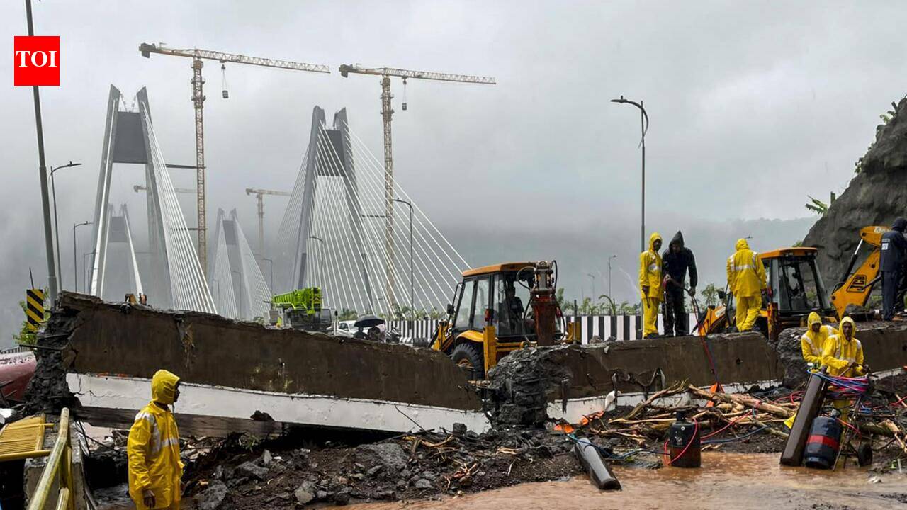 Major landslide hits Pune-Mumbai Missing Link, traffic back to normal after 18-hour effort