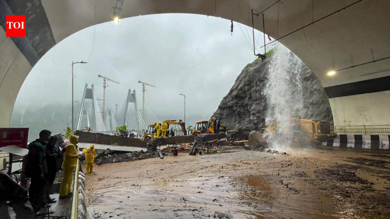 500-600mm rain in Sahyadris snaps Pune-Mum road &amp; train commute; Maha death toll up to 13