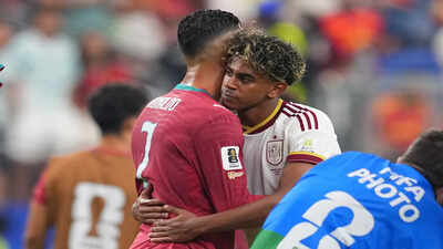 Lamine Yamal consoles tearful Cristiano Ronaldo after Portugal's World Cup heartbreak - Watch