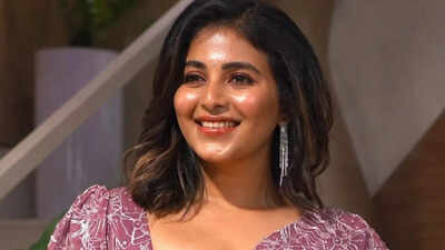 When 'Magudam' actress Anjali tied rakhi to school classmate who kept proposing to her: 'Not your brother, I am Kannan'