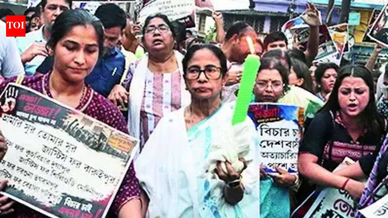 Baruipur minor rape-murder: Mamata leads Kalighat candlelight march, oppn netas meet victim's kin