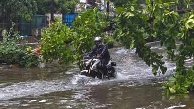 High tide + torrential downpour trap: The perfect formula for a Mumbai shutdown