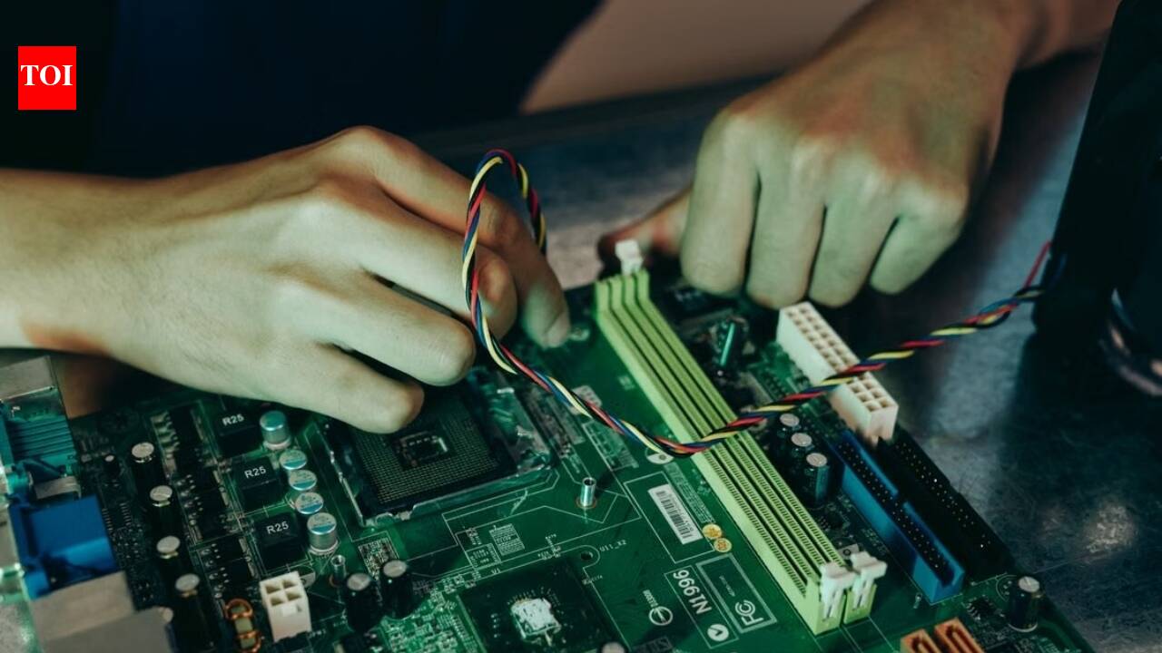 South Korea’s hottest new bachelors are chip workers, because AI bonuses are turning SK Hynix and Samsung employees into prized dating catches