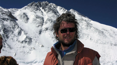  The next morning, rescuers found him alive without gloves, oxygen, or a sleeping bag