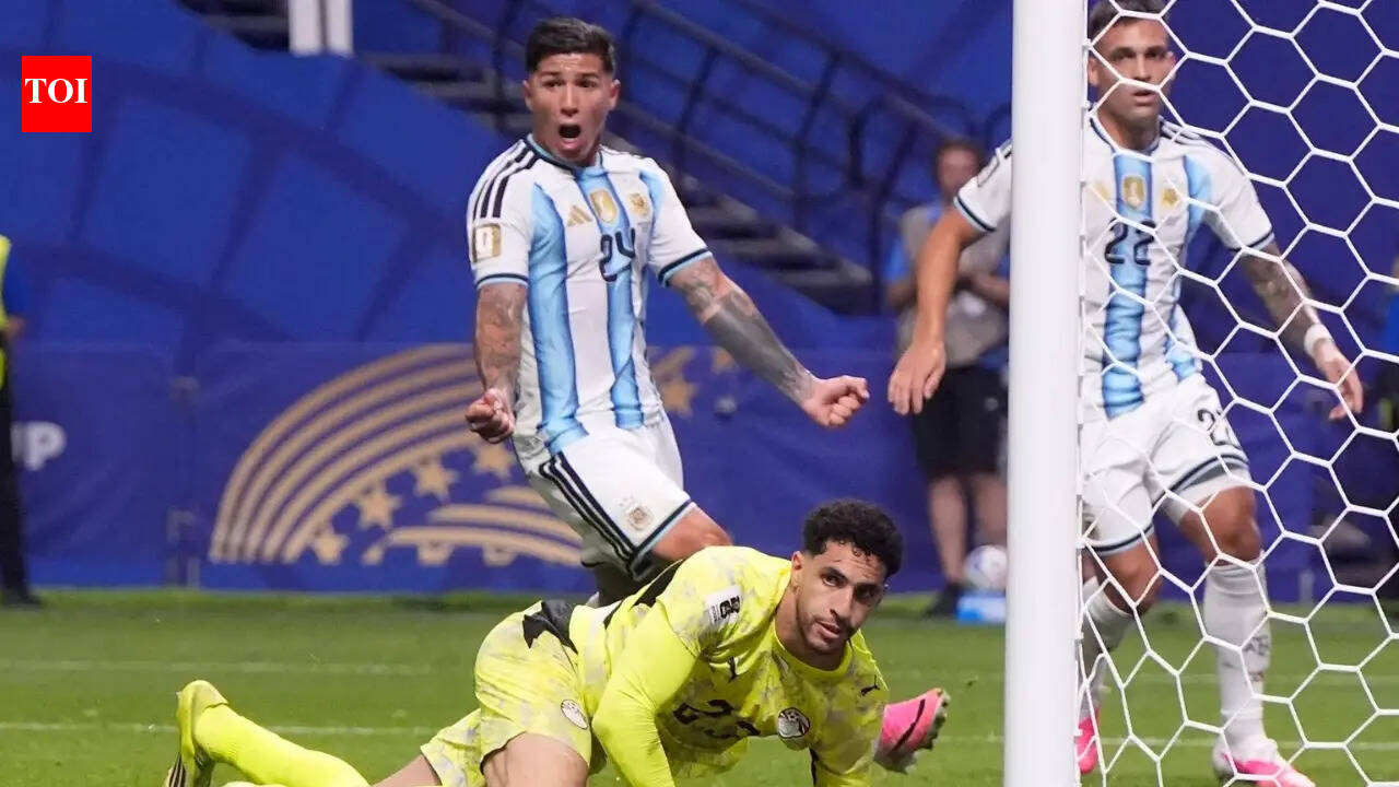 FIFA WC: ARG 2-2 EGY; Lionel Messi magic rescues defending champions