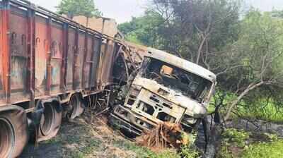 2 drivers killed as truck, trailer collide and catch fire on NH-220 in Seraikela
