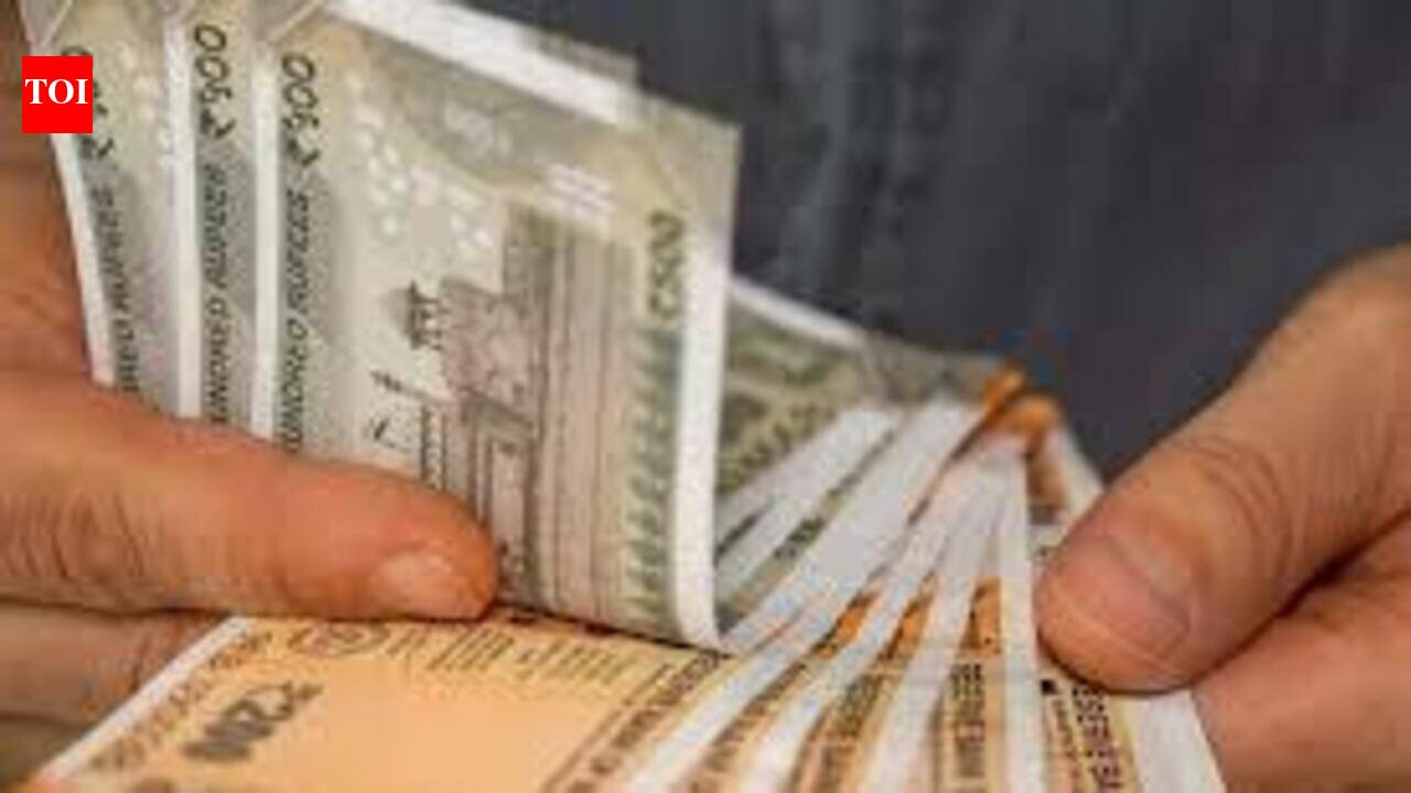 DVAC seizes 3.4 lakh unaccounted cash from RTO check post near Hosur