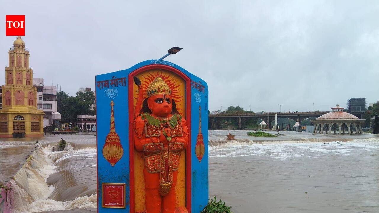 Discharge from Nandur Madhyameshwar weir increased amid heavy rainfall