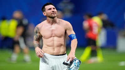  Messi inspires three-goal miracle comeback as champions march into quarter-finals