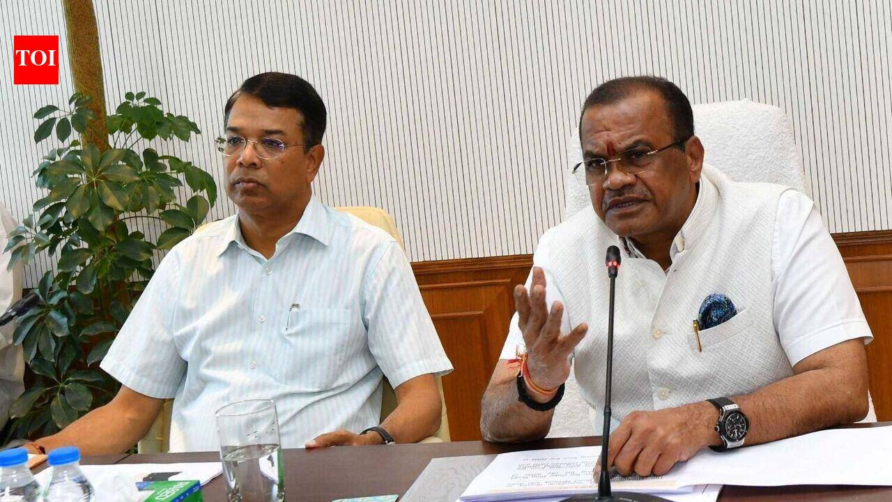 Komatireddy launches ₹338 cr road projects