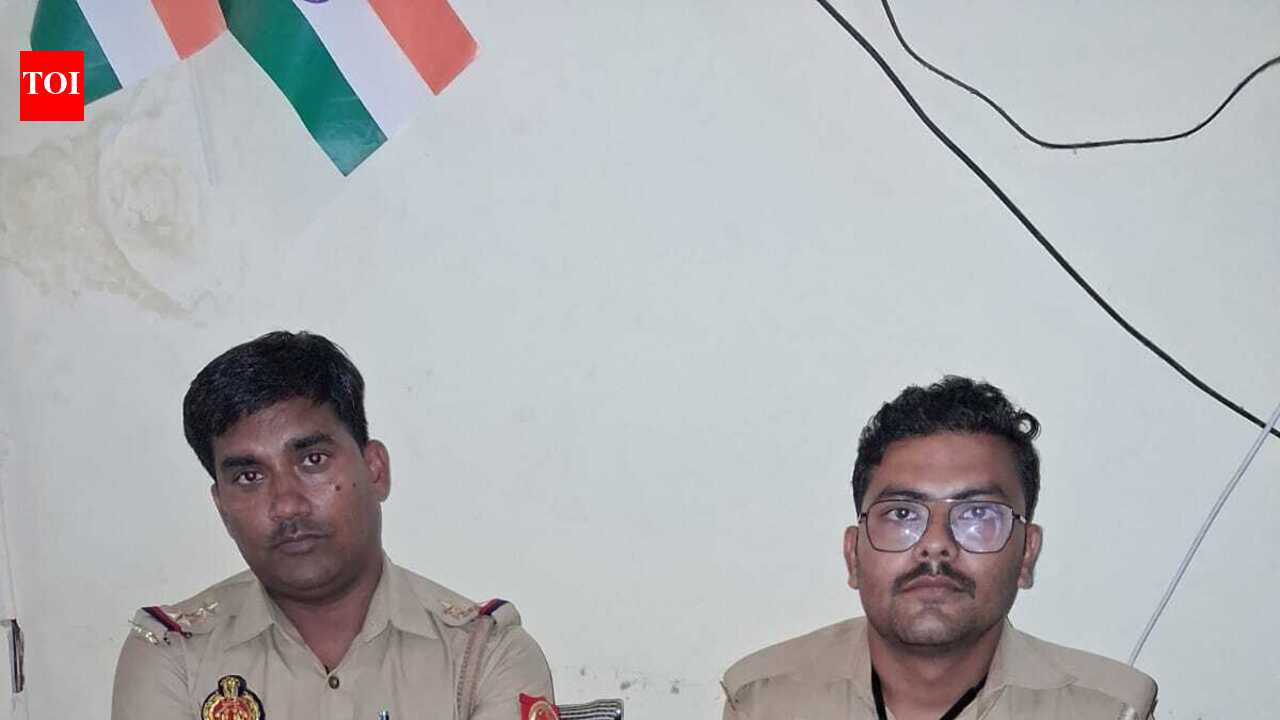 SI, constable caught red handed taking bribe inside the police station