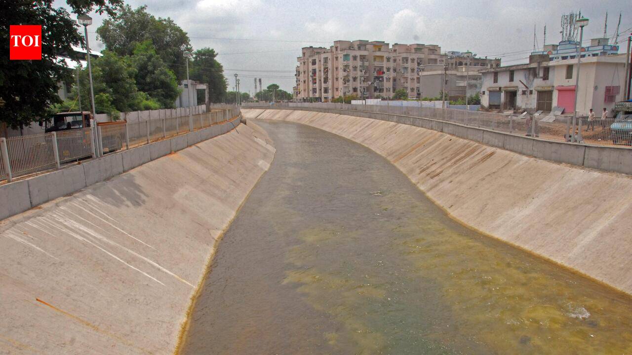 AMC to widen Kharicut canal roads into three-lane corridors