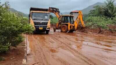 Debris removal continues on Goa highway’s Mumbai corridor at Kashedi Ghat; normal traffic on remaining section