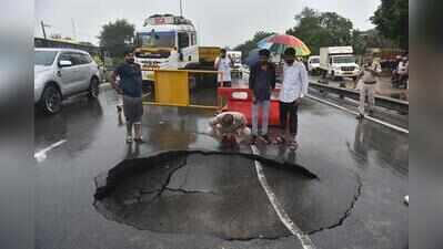 10-feet crater opens on Delhi-Gurgaon Expressway after rain, triggers snarls