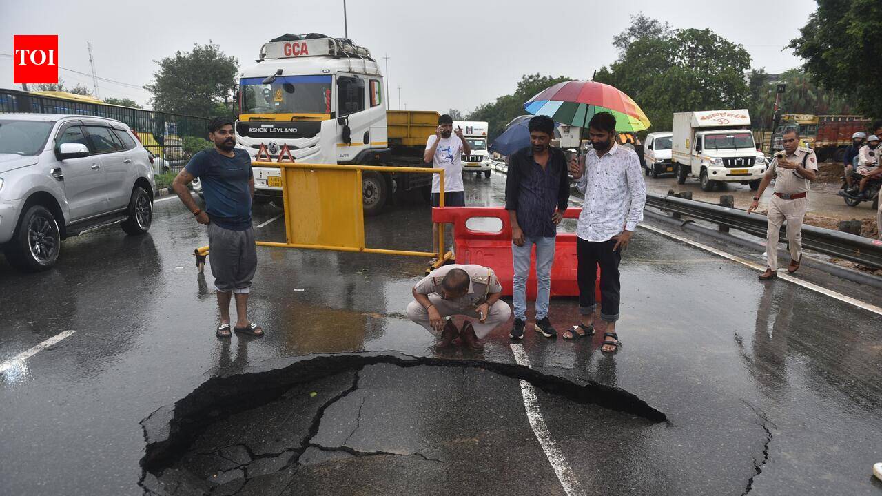 10-feet crater opens on Delhi-Gurgaon Expressway after rain, triggers snarls