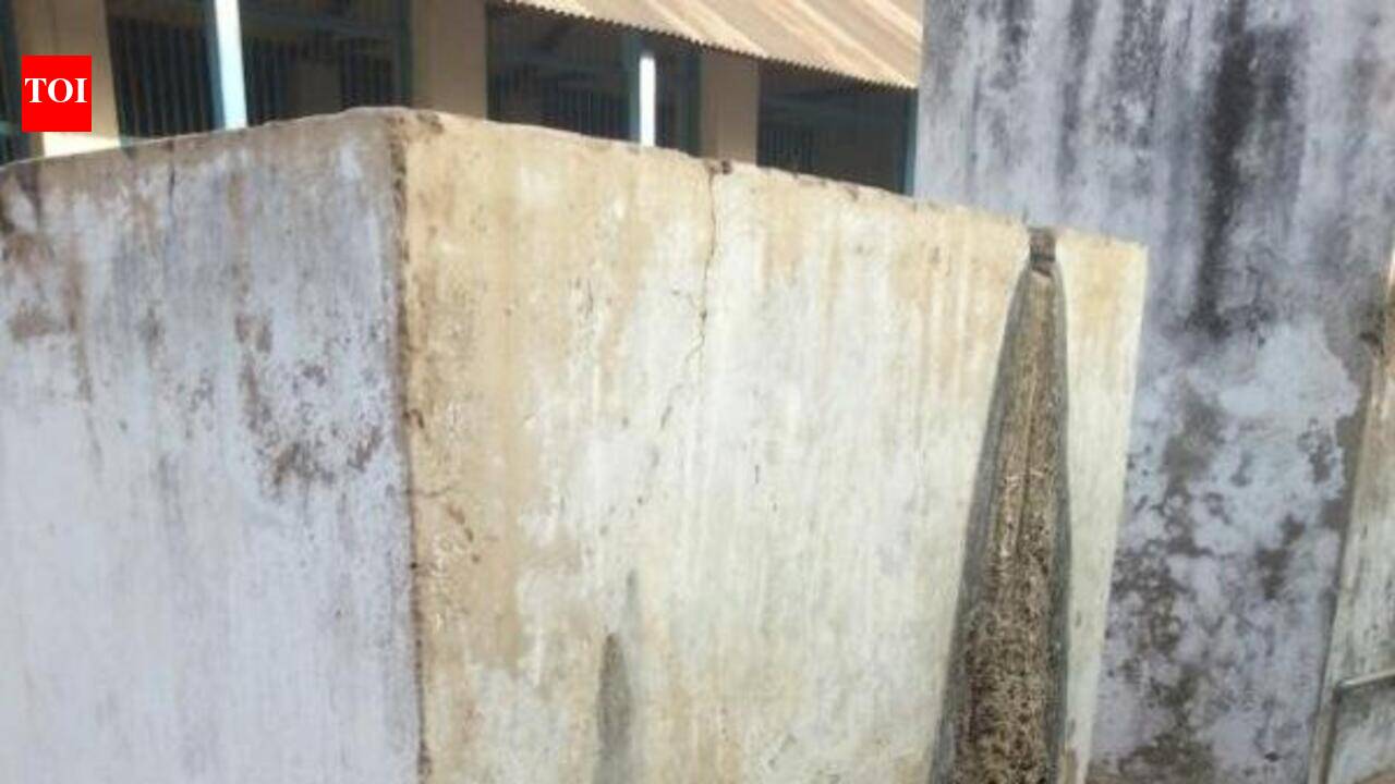 Blast accused dug 213-foot tunnel to flee prison
