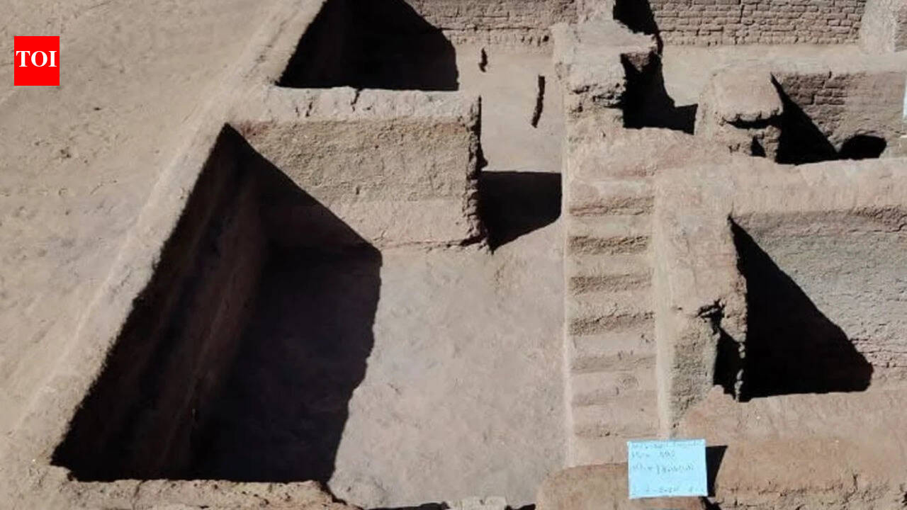Egypt has uncovered a well-preserved 1,600-year-old Byzantine-era city in Dakhla Oasis: Homes, basilica church, ovens, coins and writing fragments show how people lived in the western desert