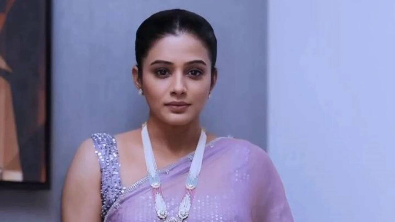 National Award winner Priyamani to lock horns as an antagonist with Ajay Devgn and Akshay Kumar in 'Golmaal 5' - Reports