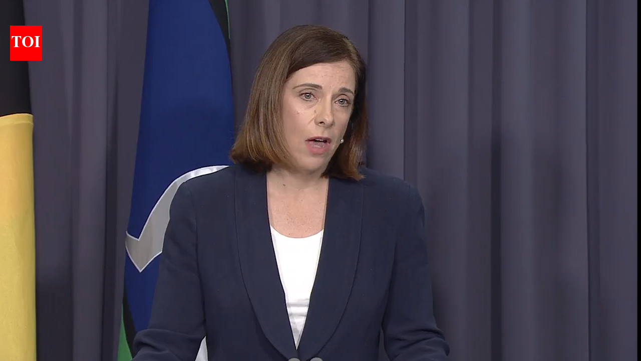 As outage at Australia's biggest telecom company hits phone services, trains and online payments; telecom minister says: Telcos are least trusted industry in our country, days like these show ⁠exactly why Australians …
