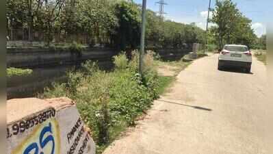 Threats lurk for commuters on Trichy’s Uyyakondan riverfront roads