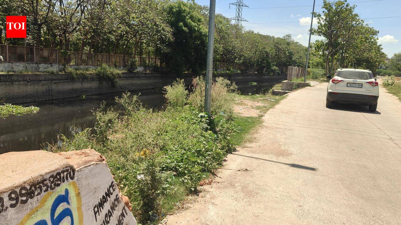 Threats lurk for commuters on Trichy's Uyyakondan riverfront roads
