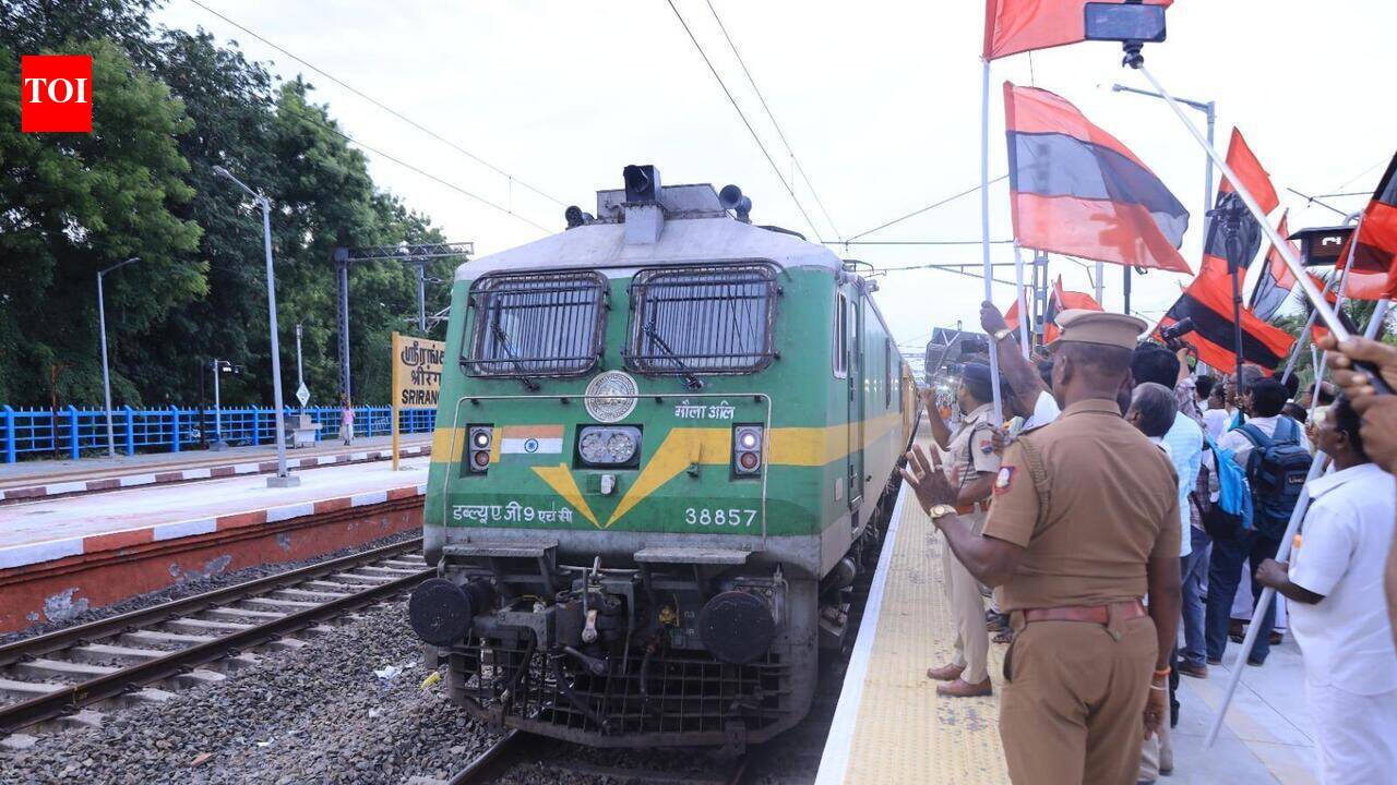 Regularised Charlapalli weekly express reaches Trichy