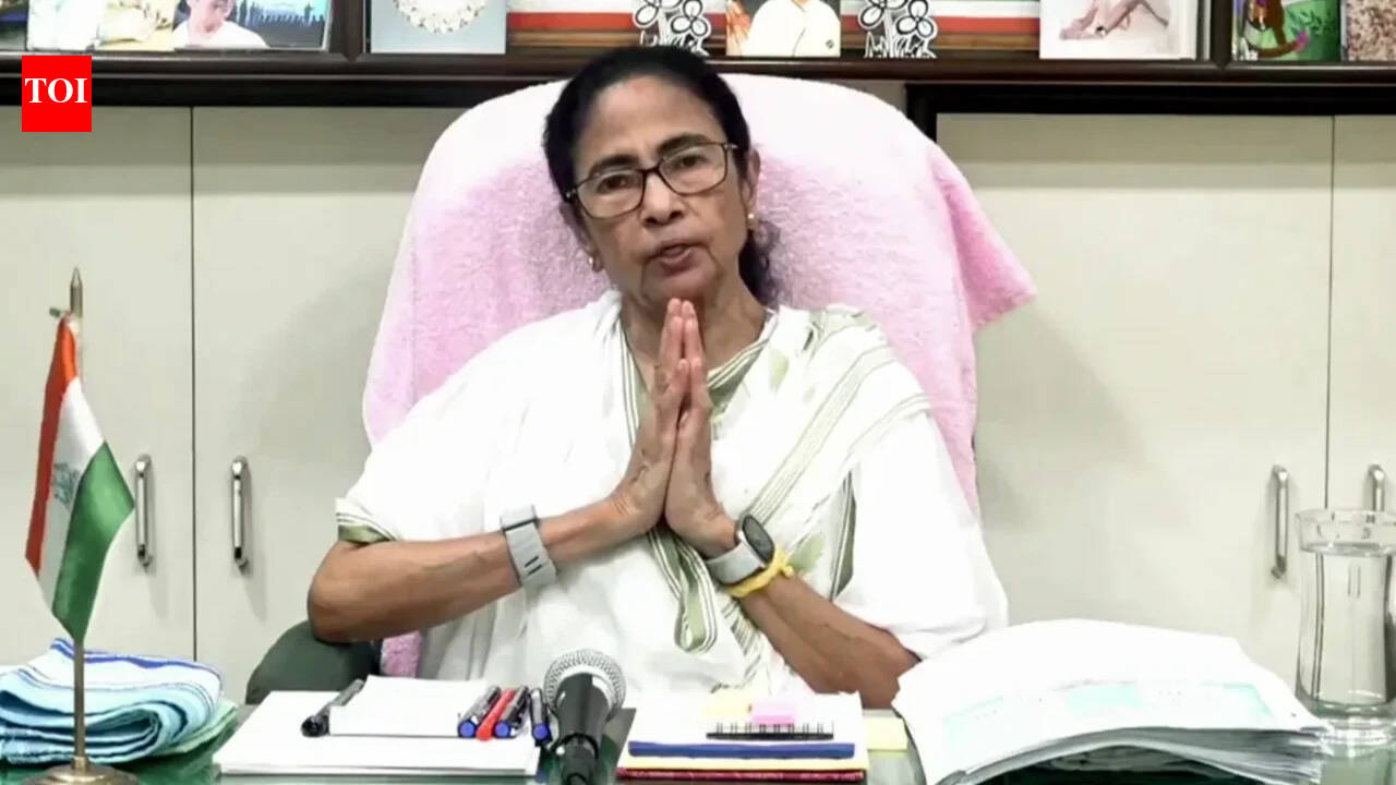 Mamata Banerjee slams ‘traitors', tells TMC dissidents to 'stay with party or join BJP'