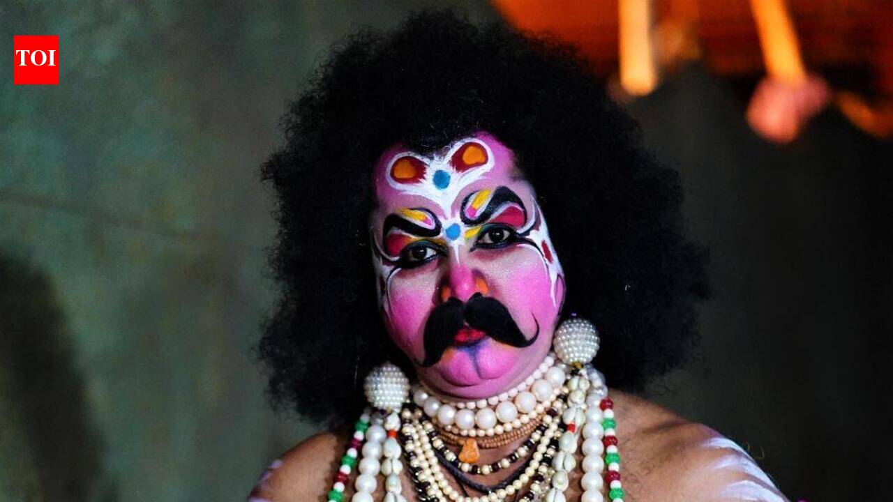 Maharashtra government to double grant for Dashavatar folk artists to Rs 4.4 crore, simplify registration process