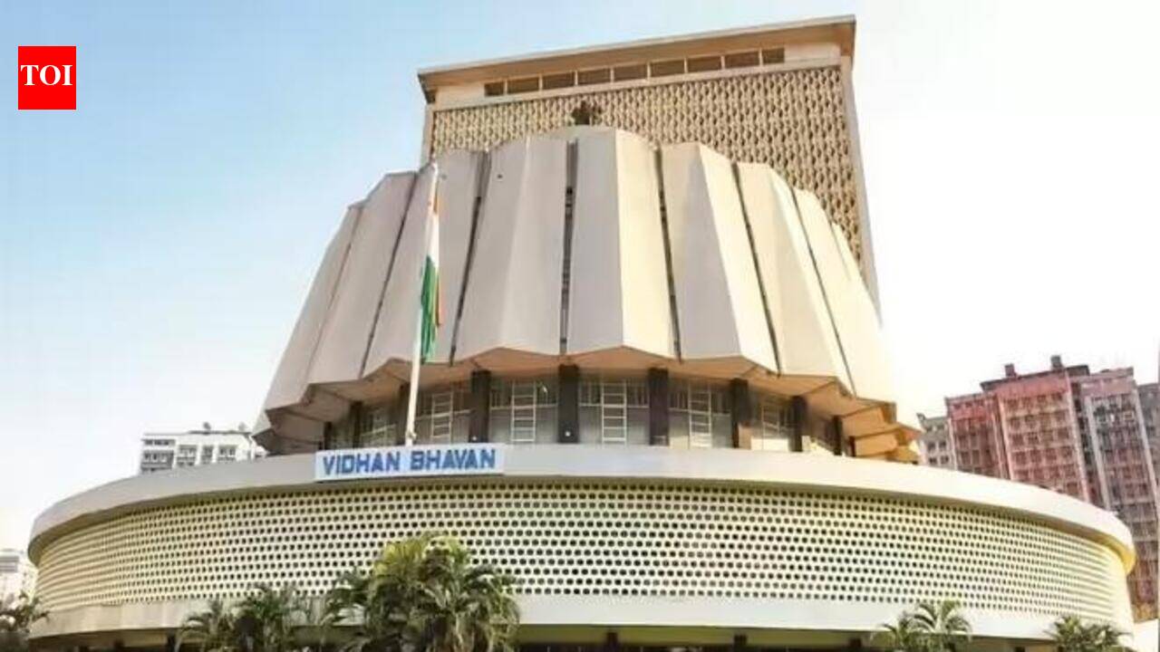 110 secretary-level bureaucrats in Mantralaya, 0 present in Maharashtra legislative assembly: Speaker; chief secretary summoned