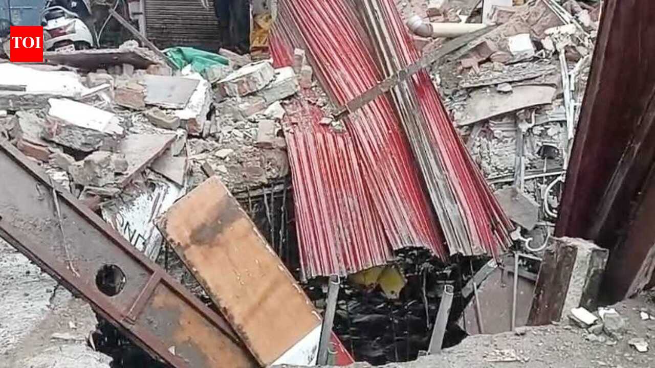 Shop collapses amid heavy rainfall in Agra; 1 trapped under debris
