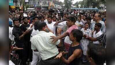 South Kolkata stretch turns battlezone in rally clash