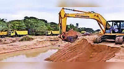 Sand mafia threatens woman officer, free seized dumper
