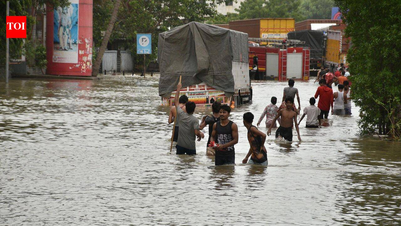 Torrential rain claimed 13 lives in Surat
