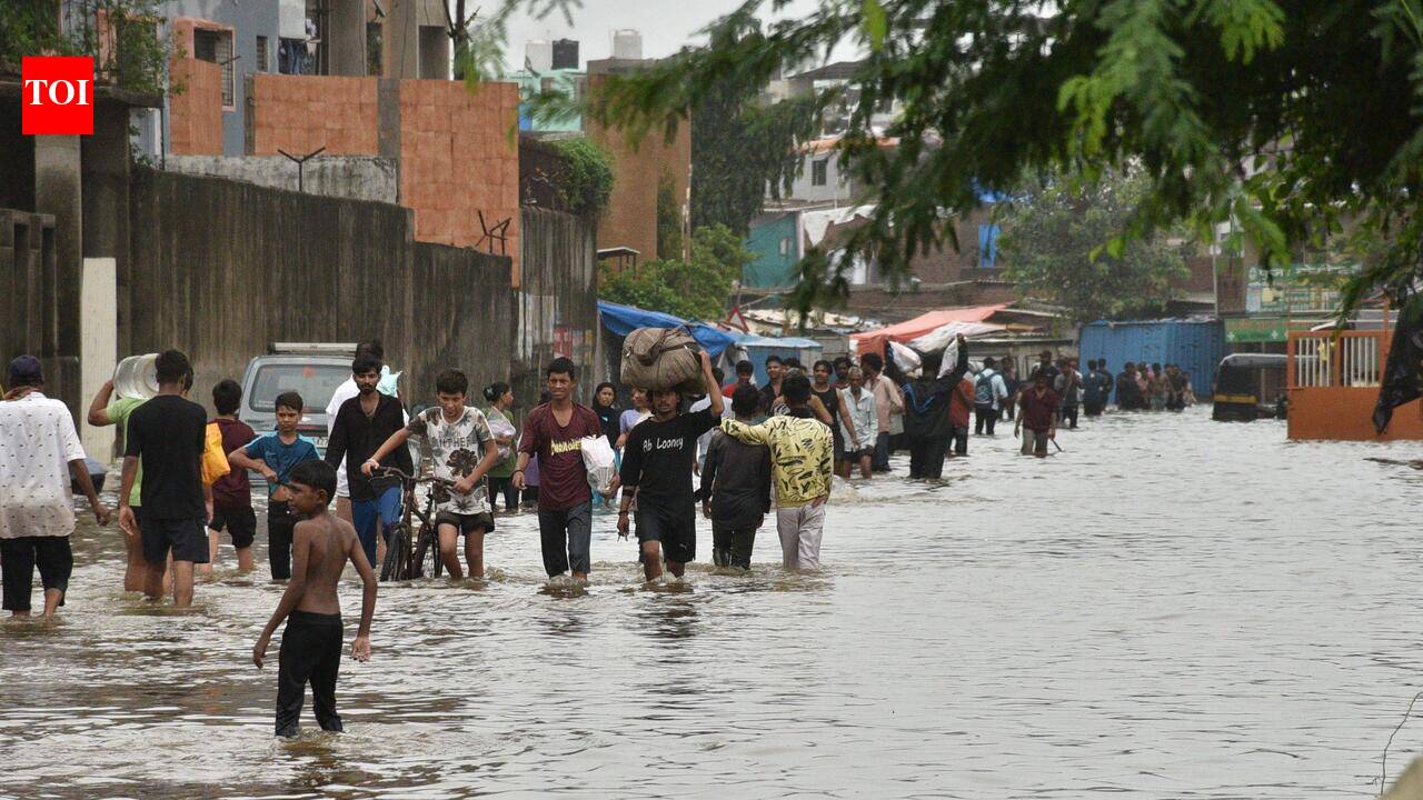 Cops rescue 6,100 from submerged areas