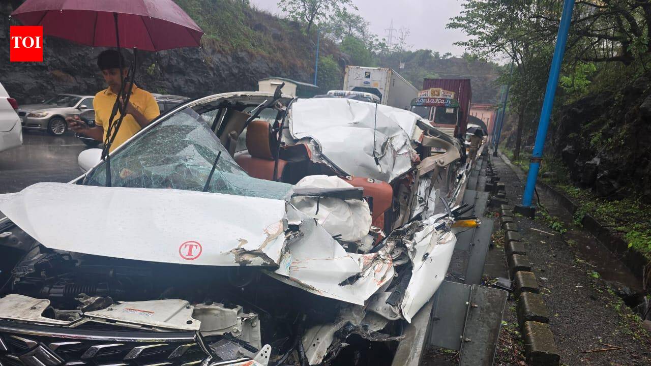 2 killed, 5 injured after SUV crashes into parked container truck on Mumbai-Pune Expressway near Khalapur