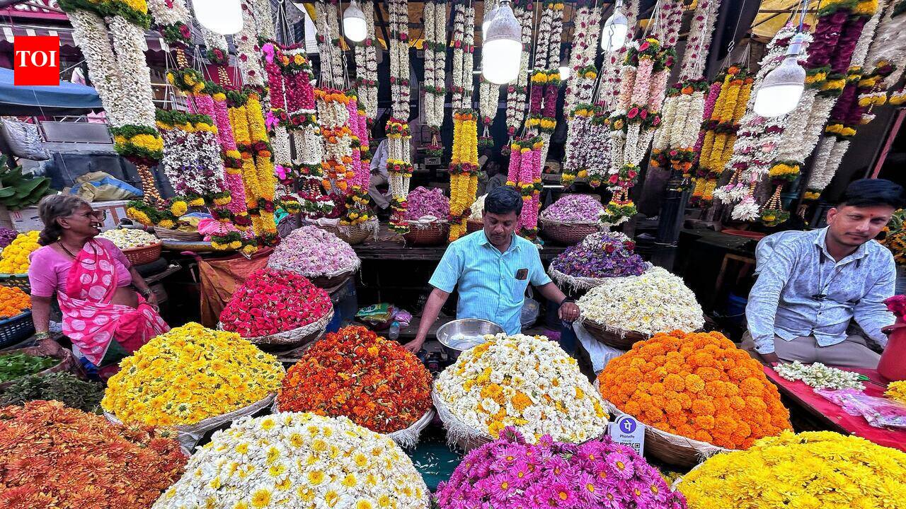 Flower shortage pushes up palkhi decoration costs by almost Rs 30,000