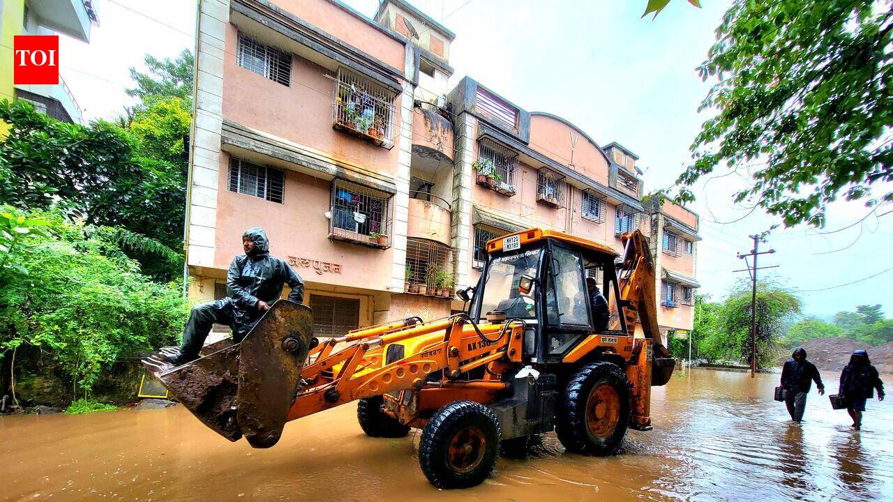 Pune’s most flood-prone neighbourhood, Ektanagari, floods again, this time after dam discharge at 27,000 cusece