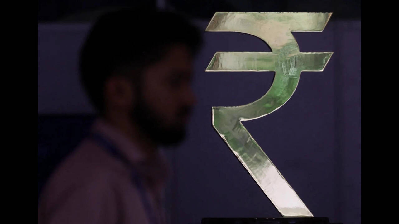 As Gulf tension mounts, rupee falls by 59p