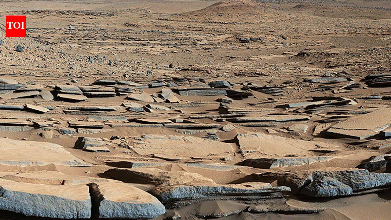 For decades, scientists searched for Mars' lost ocean: A giant 'bathtub ring' may have finally revealed it