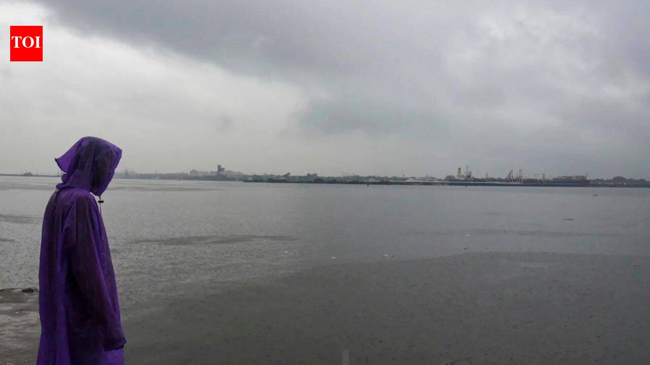 Heavy rain lashes Kerala: IMD issues 'orange' alert for Malappuram, Kozhikode and Wayanad