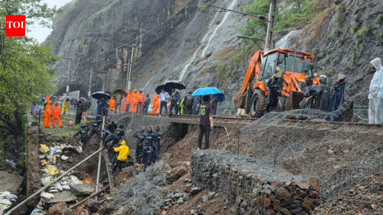 Railway minister reviews Mumbai–Pune ghat restoration, trains to continue with two locomotives on restored line