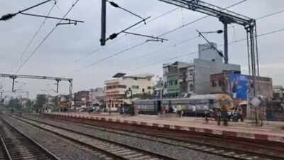 Rail services hit on Bihar's Gaya-Patna route after thieves steal 25,000-volt overhead railway wire
