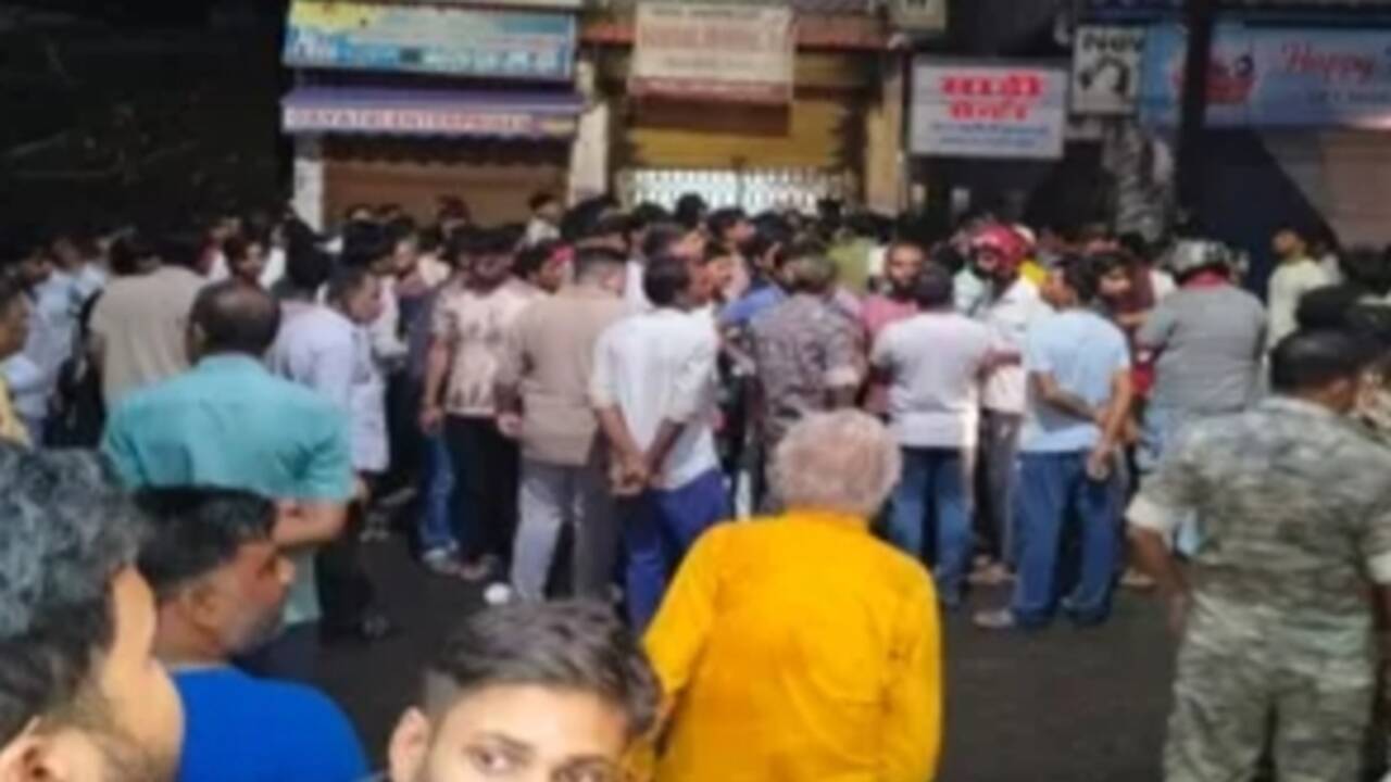 Masked robbers loot cash, jewellery from Godda shop